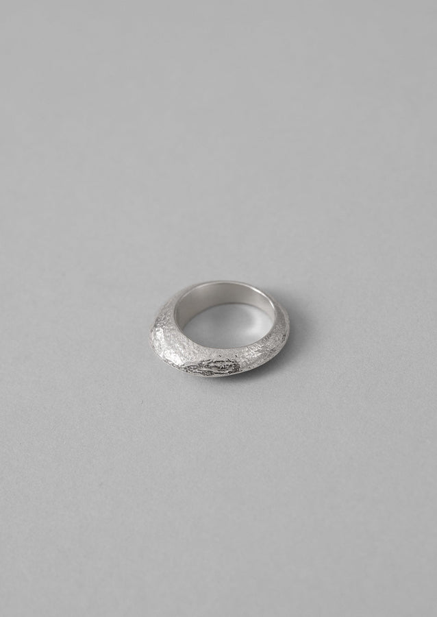 Sally Lacock Silver Sculpted Ridge Ring | Silver