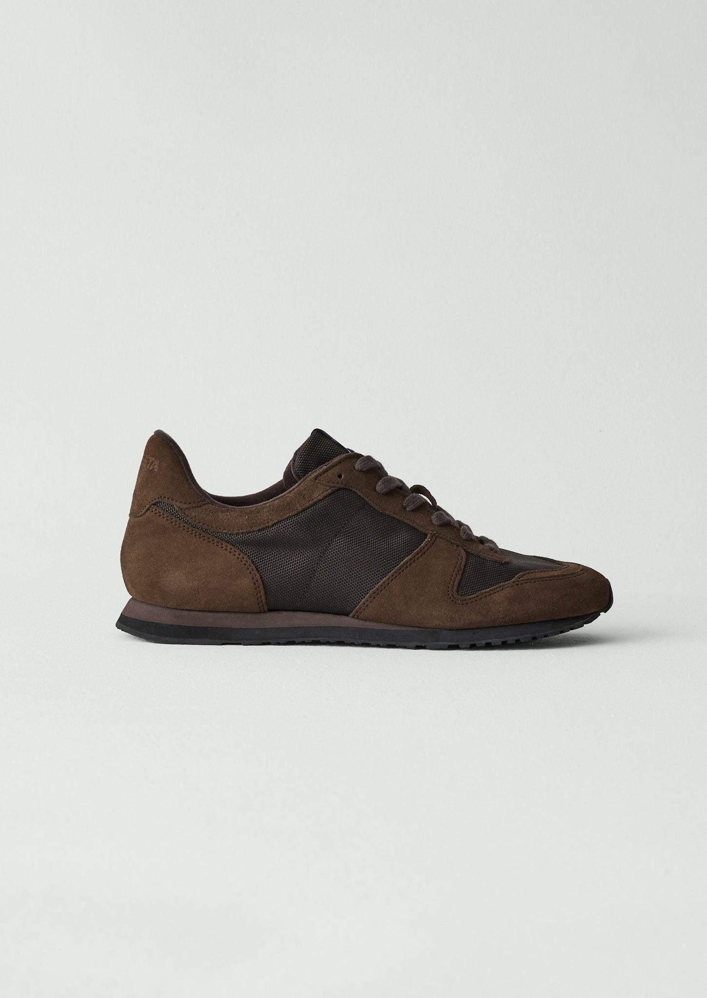 Novesta Marthon Runner Trainers | Bitter Chocolate