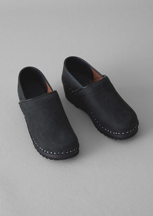 Troentorp Nubuck Closed Clogs | Black