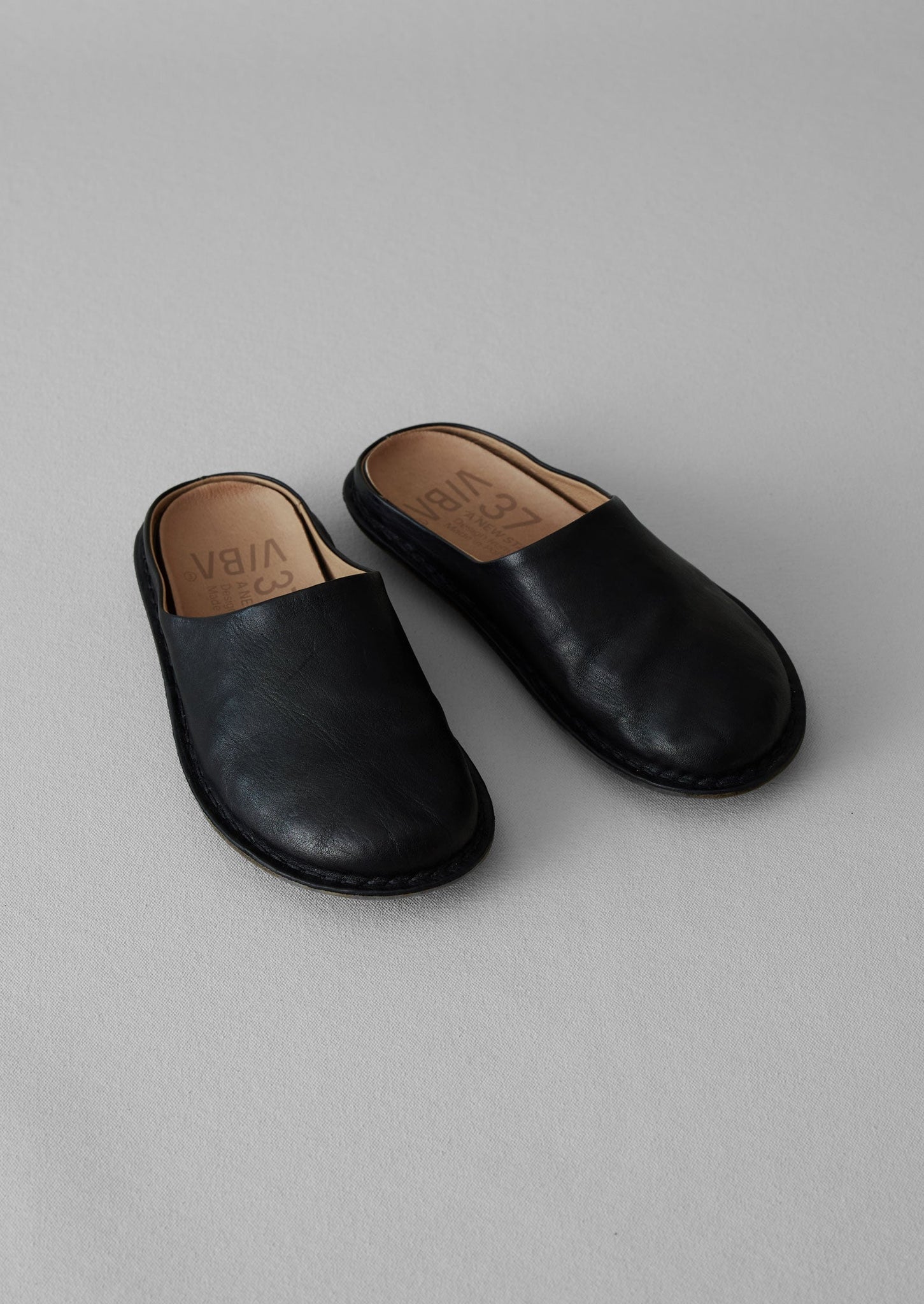 Vibae Roma Mules | Black