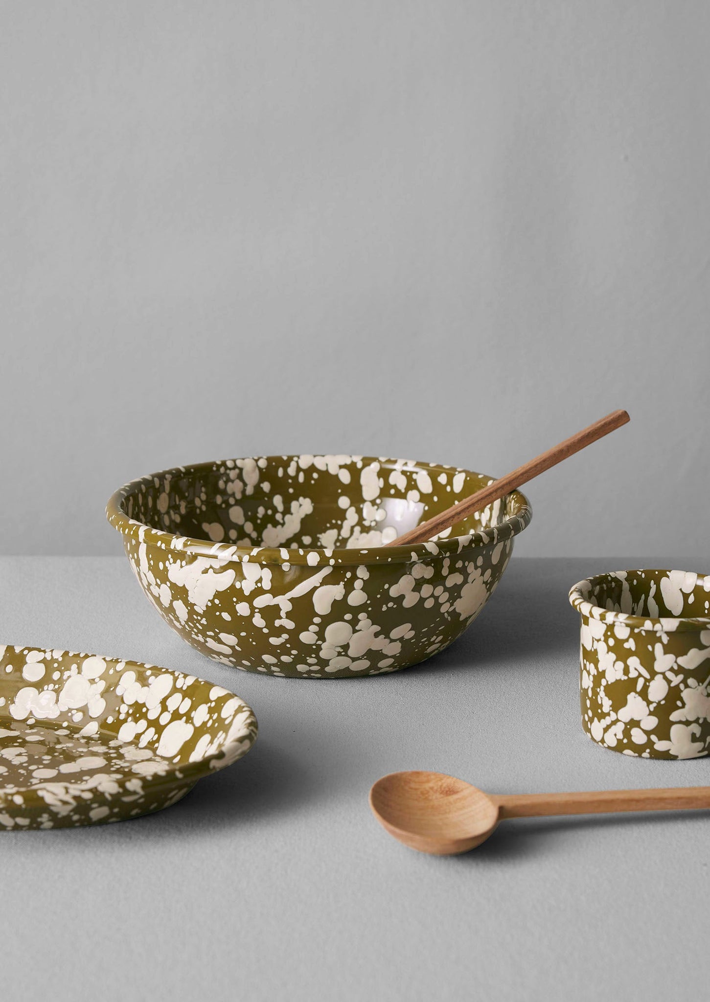 Splatter Enamel Salad Bowl | Olive/Ecru