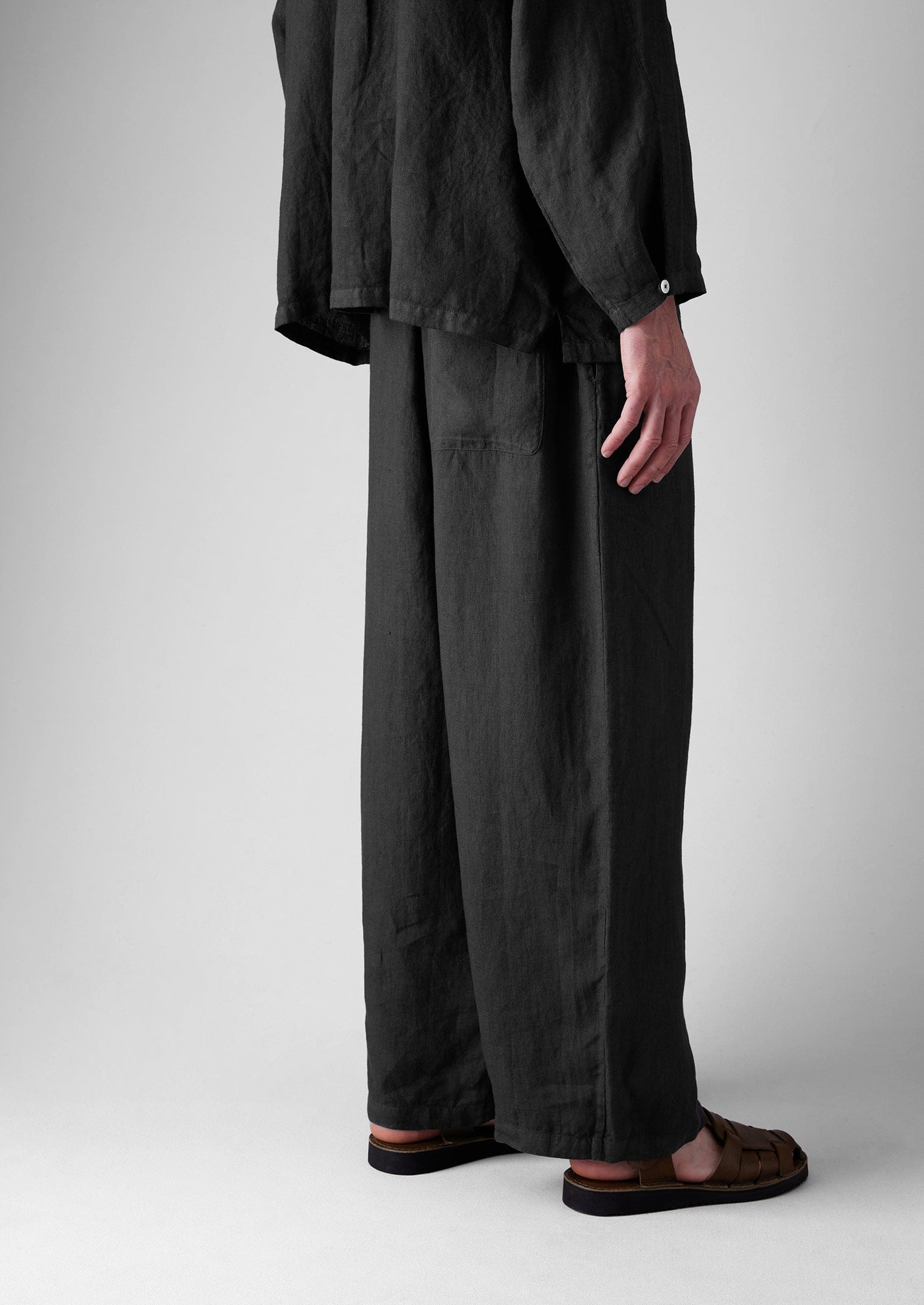 Garment Dyed Linen Drawstring Trousers | Black Pepper