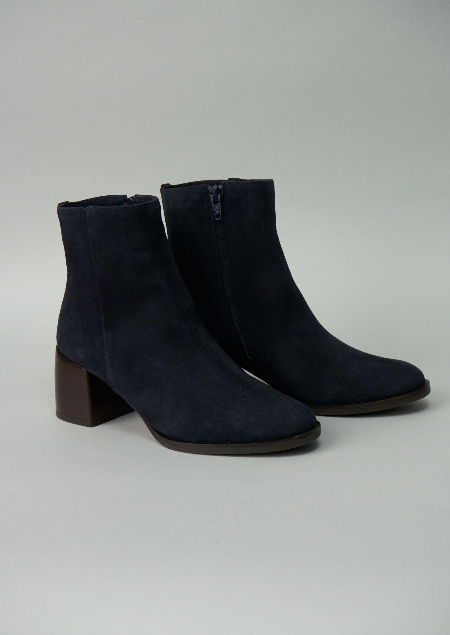 Reworn Chie Mihara Zip Boots Size 36 (209) | Dark Navy