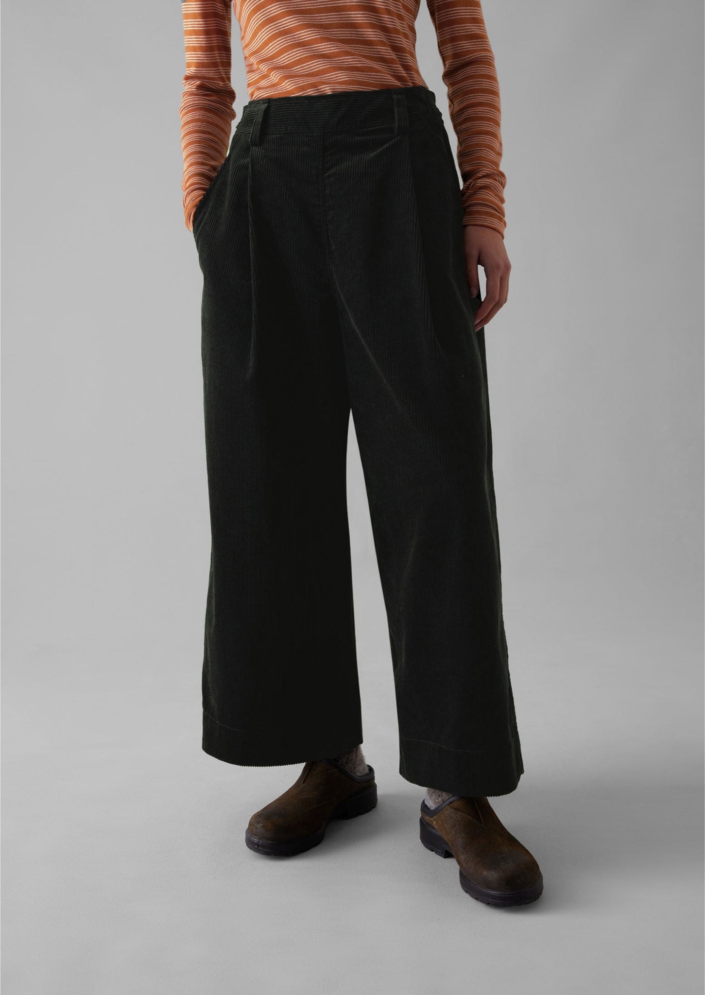 Organic Cord Pleat Front Trousers | Brown Slate