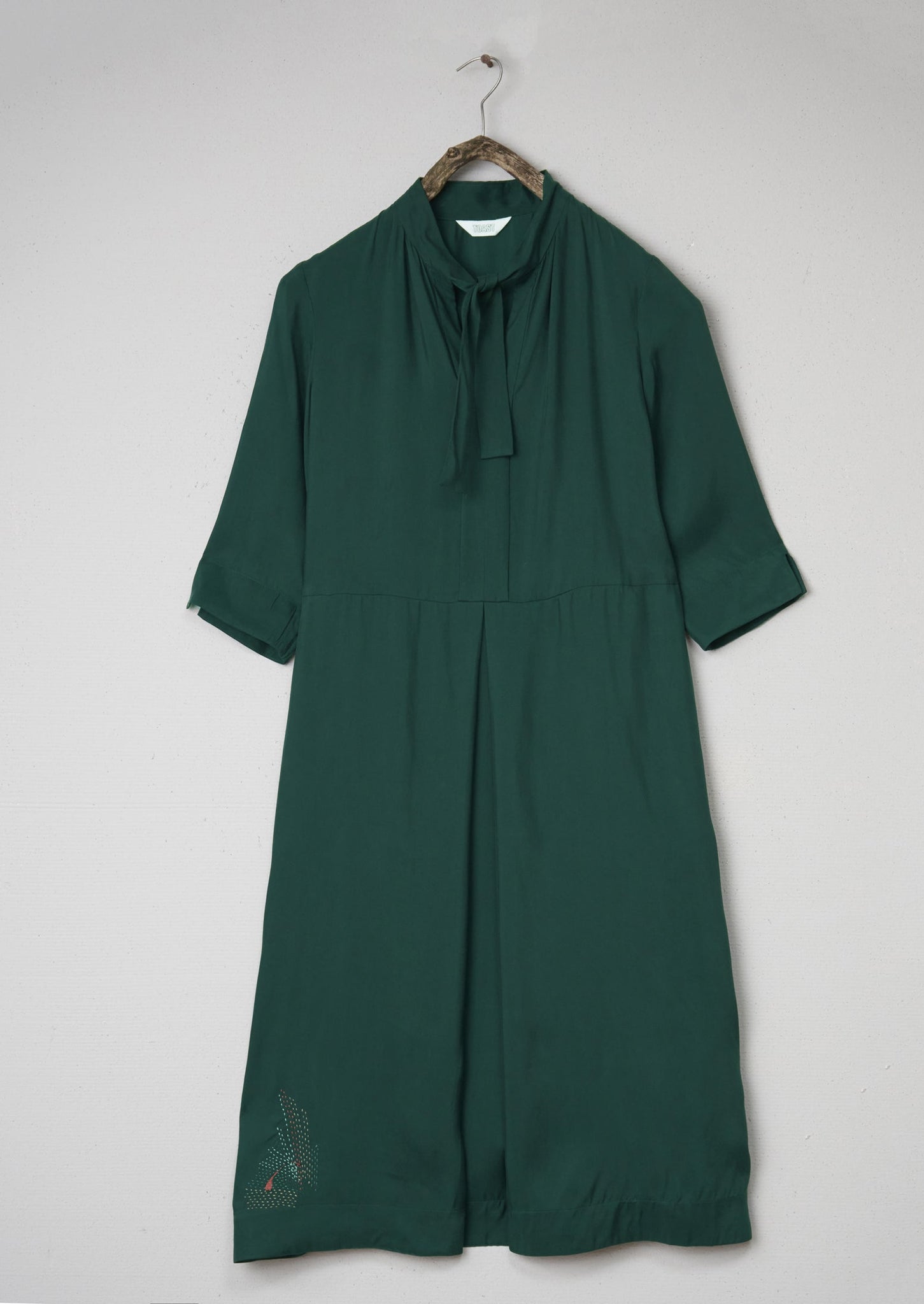 Renewed Tie Neck Dress Size 6 (076) | Sycamore